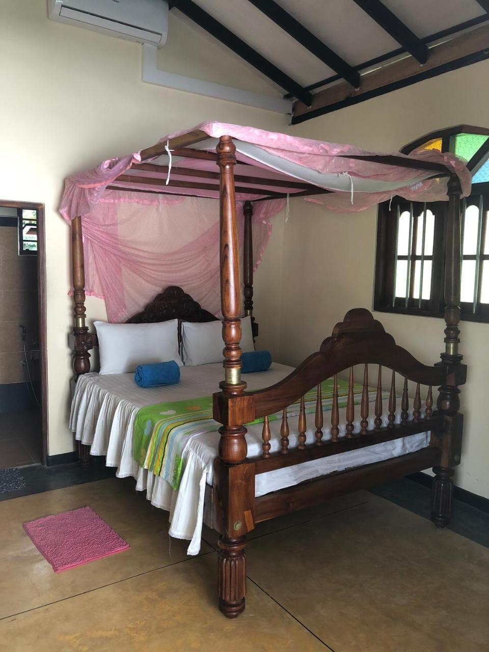 Tiny Royal Palace Unawatuna Esterno foto